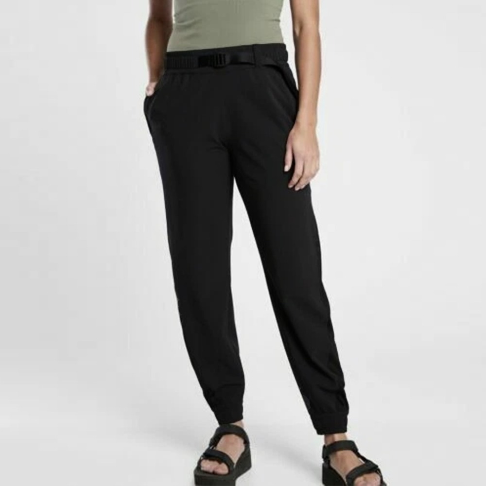 ATHLETA Quest Jogger Size 6‎